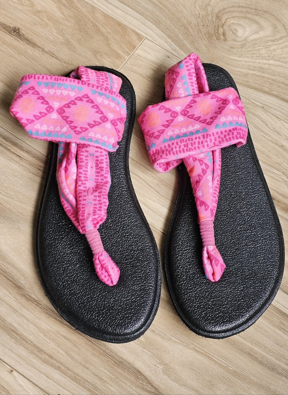 Sanuk Pink Patterned Fabric Strap Toe-Post Sandals Girls Y 4-5